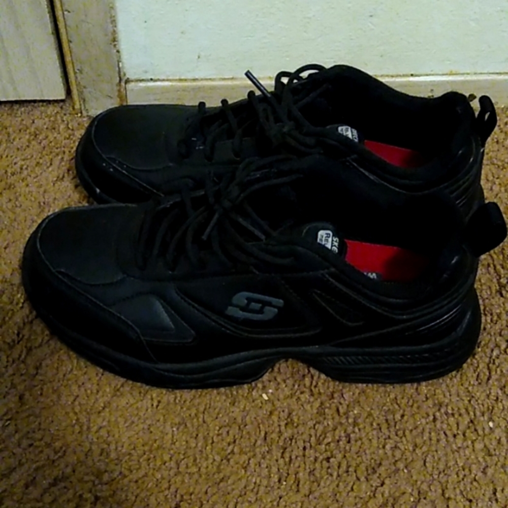 Sketchers 8.5 Wde Relaxed Fit